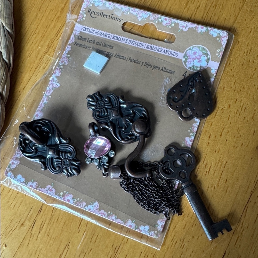 Recollections Vintage Romance Key and Lock Set